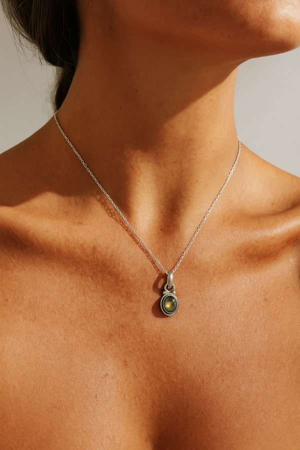 Labradorite smooth pendant